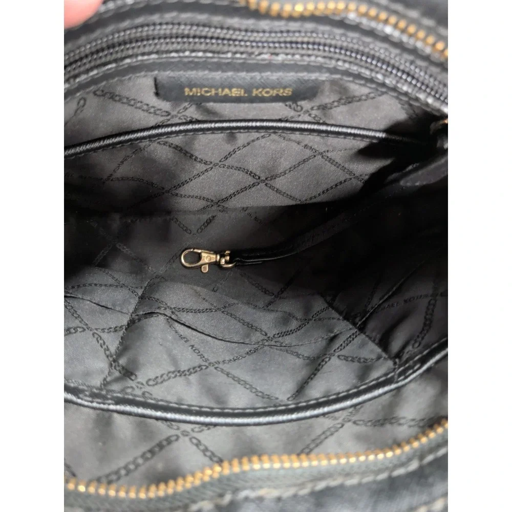 Michael Kors Jet Set Travel Messenger Bag